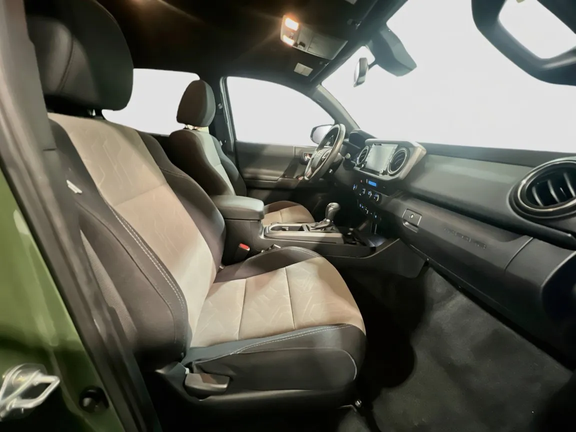 Toyota Tacoma photo 19