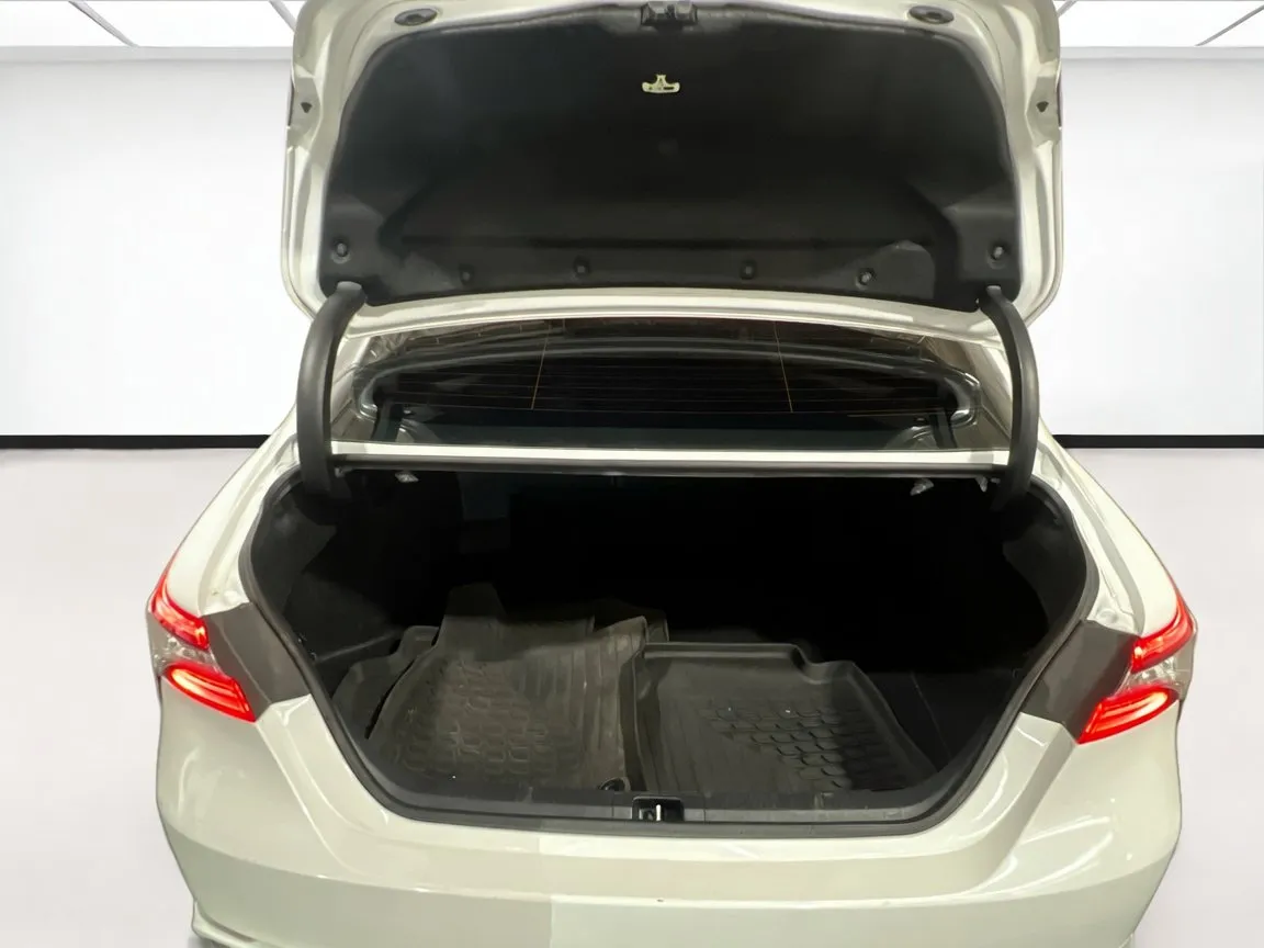 Toyota Camry photo 18