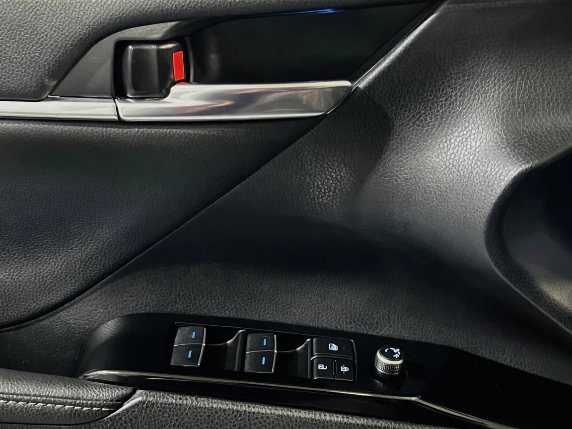 Toyota Camry photo 13