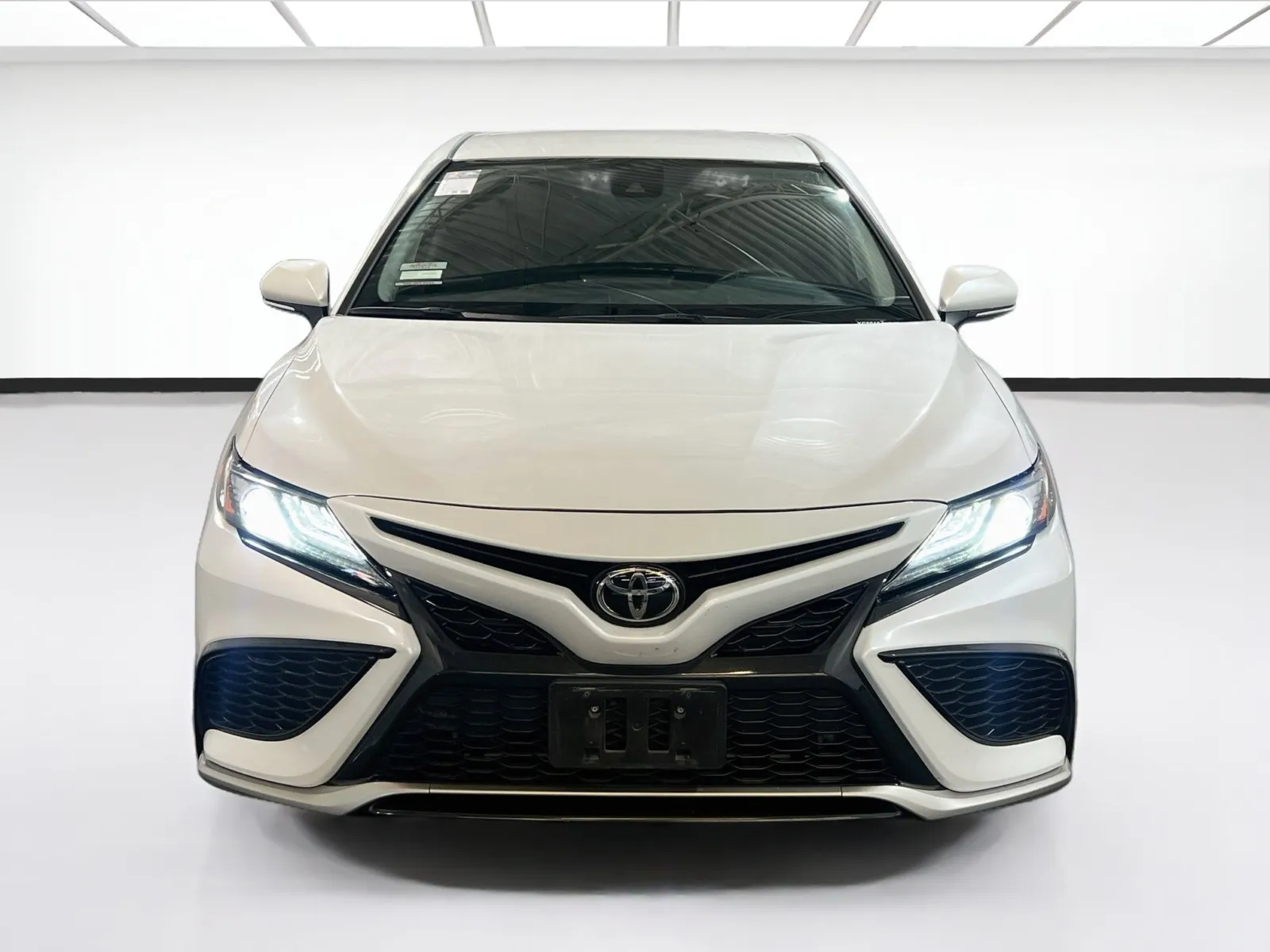 Toyota Camry photo 2