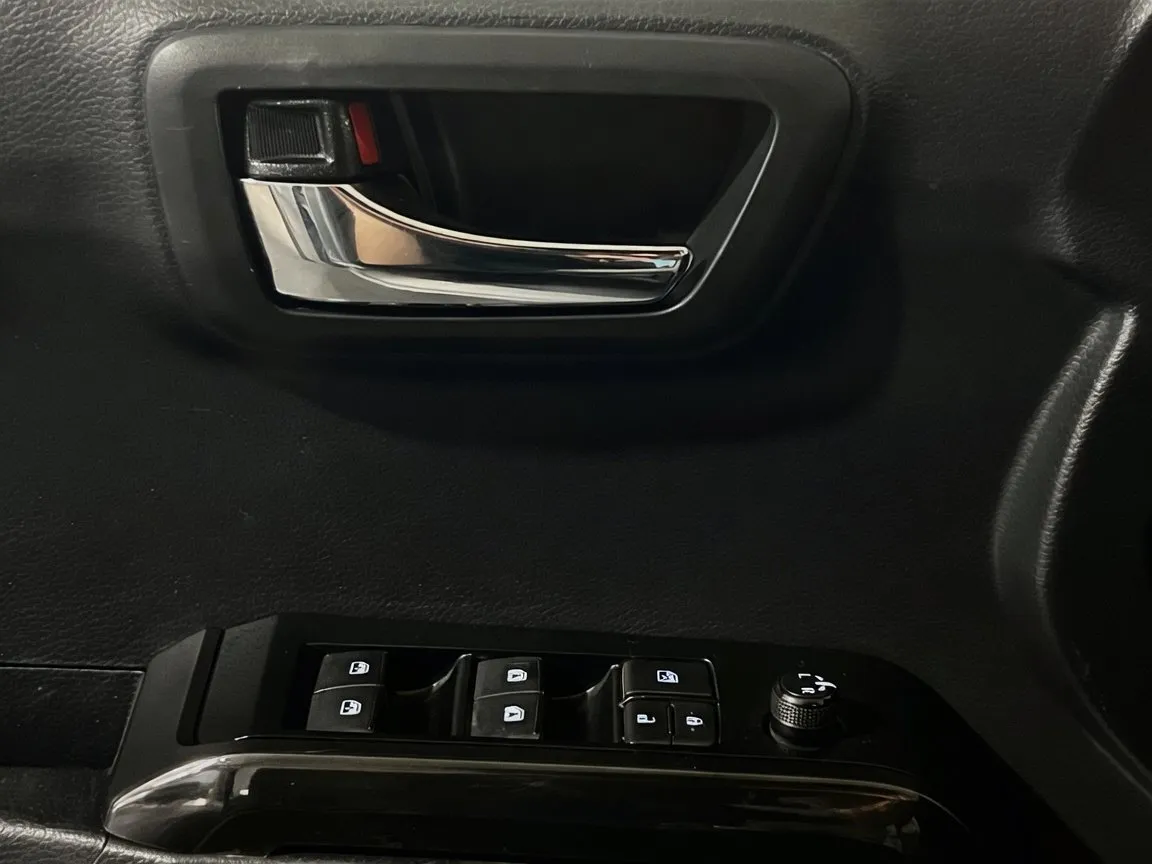 Toyota Tacoma photo 13