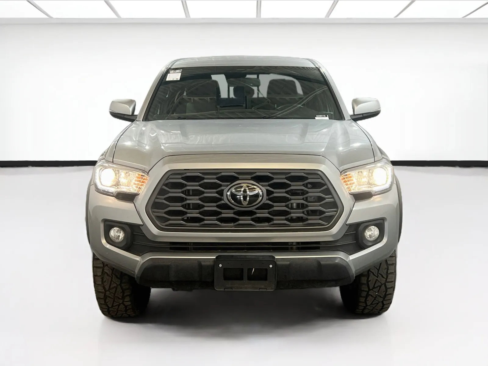 Toyota Tacoma photo 2