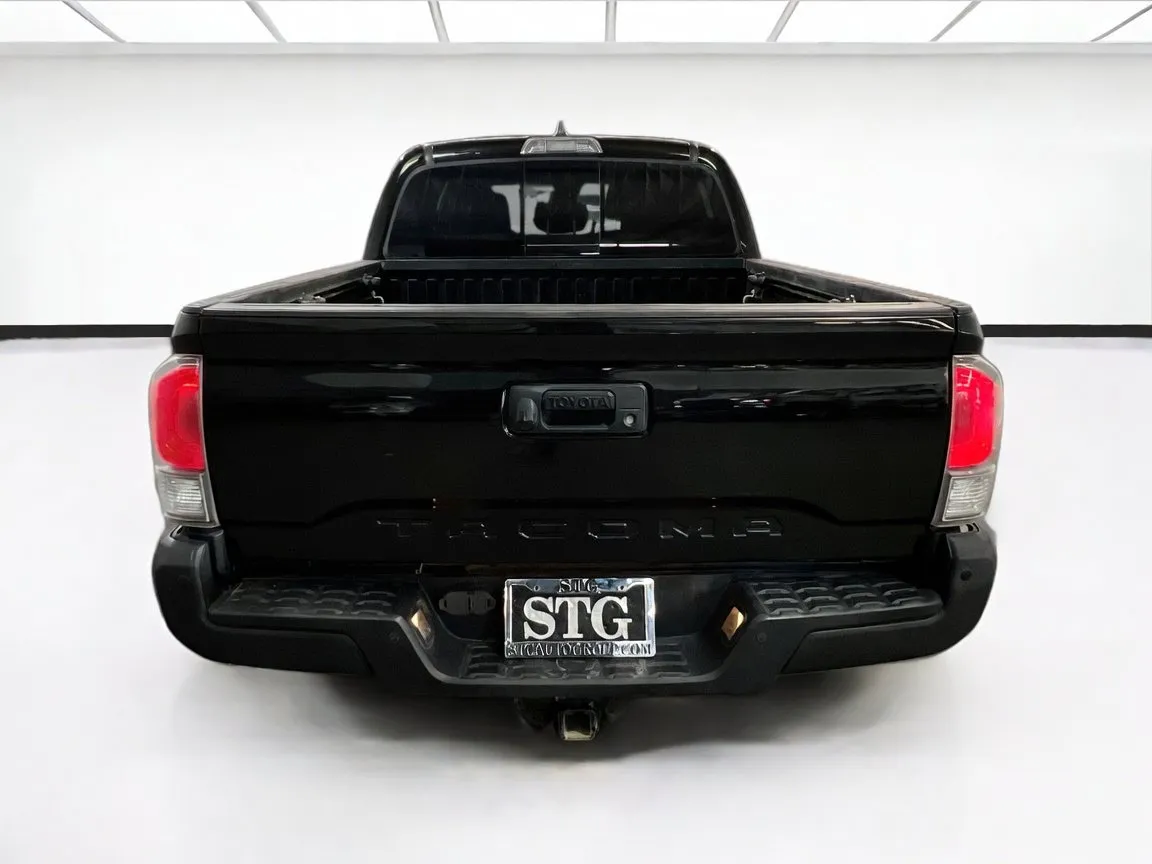 Toyota Tacoma photo 5