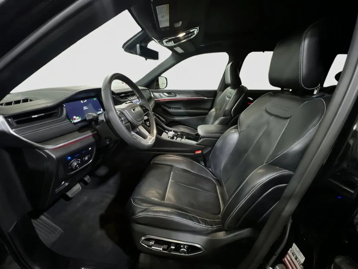 Jeep Grand Cherokee photo 16