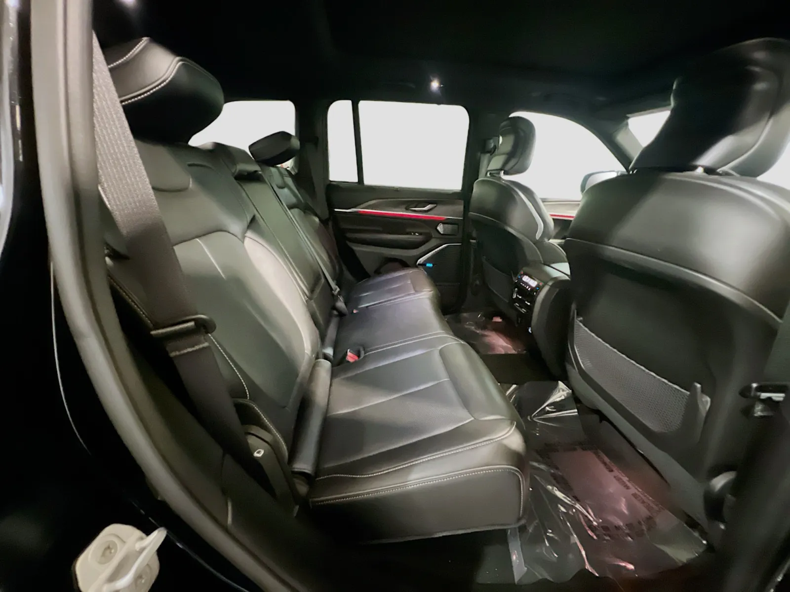 Jeep Grand Cherokee photo 22