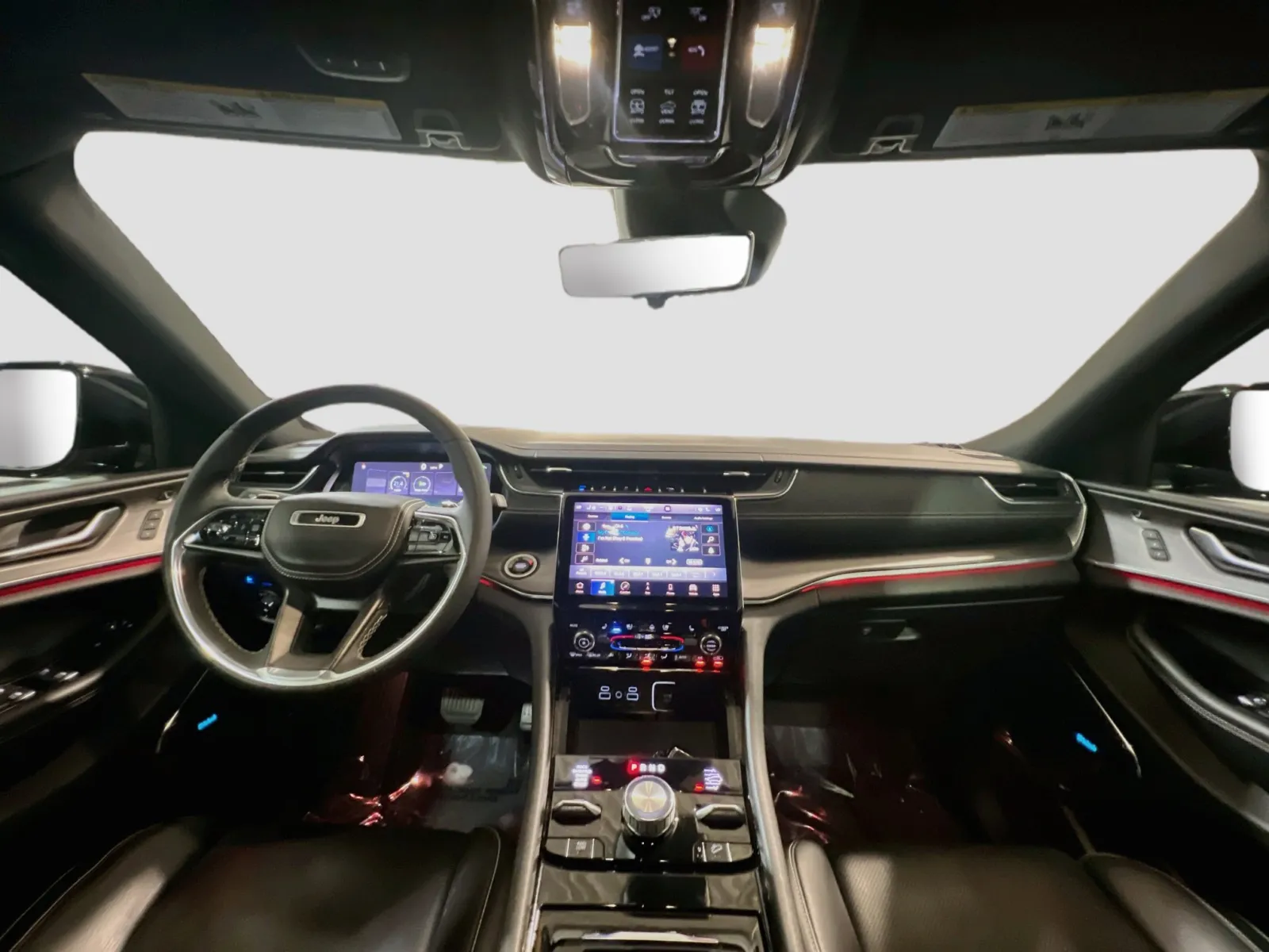 Jeep Grand Cherokee photo 18