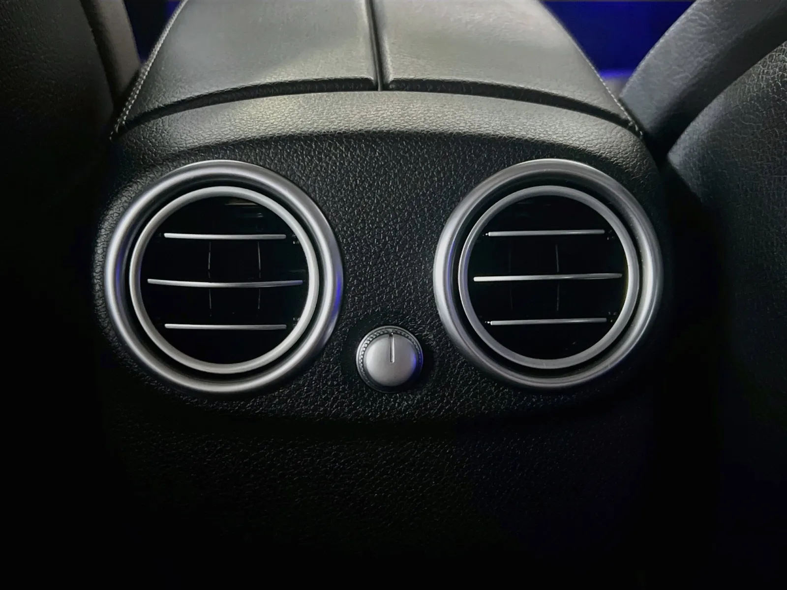 Mercedes-Benz C-Class photo 19