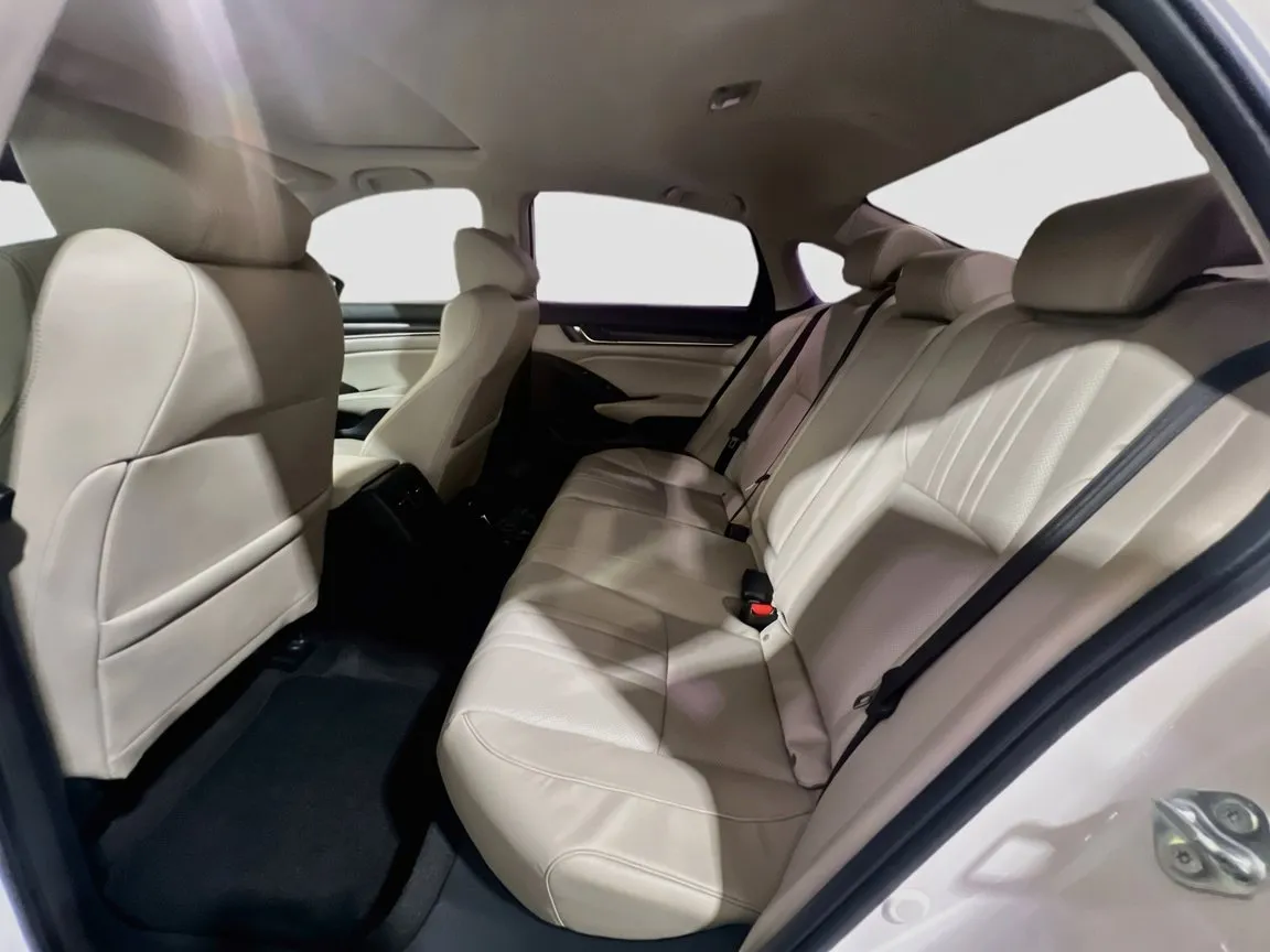 Honda Accord photo 18