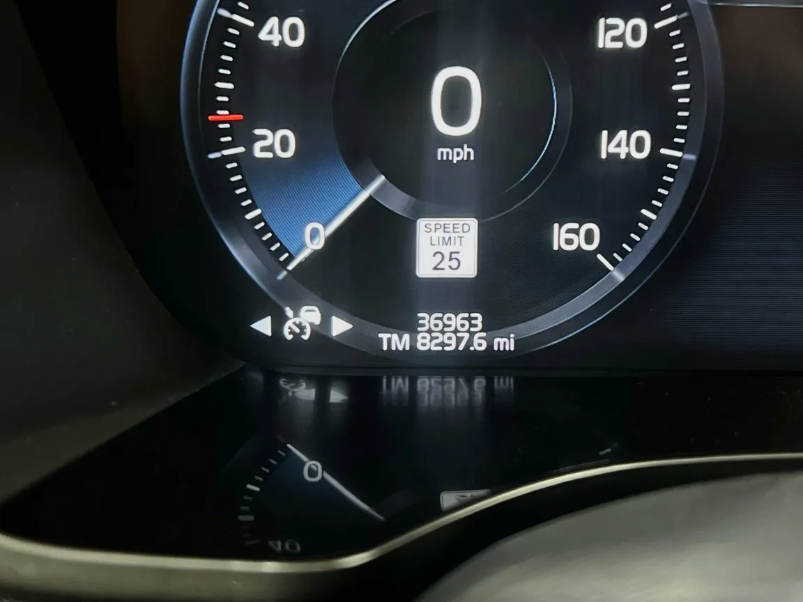Volvo XC60 photo 8