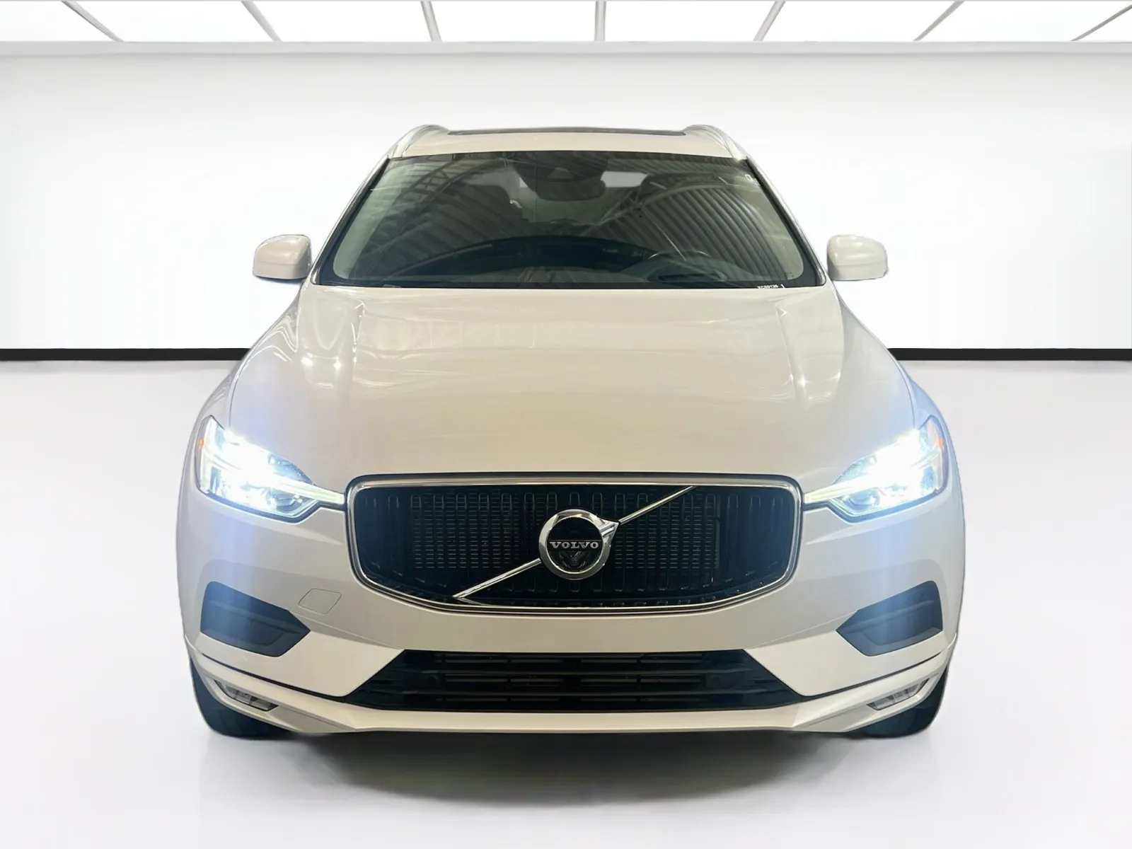 Volvo XC60 photo 2