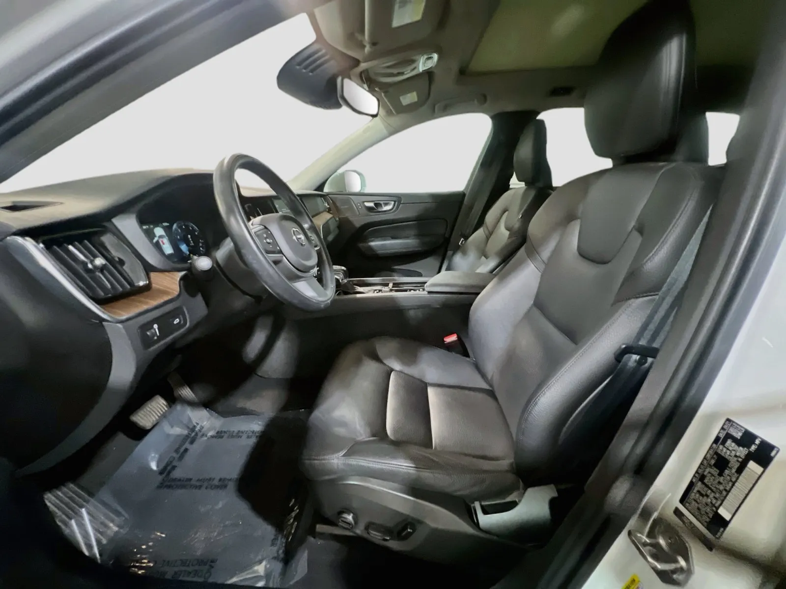 Volvo XC60 photo 16