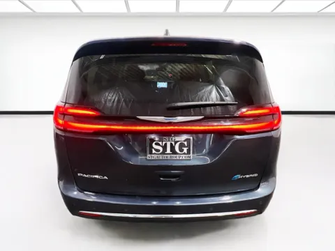 More photos of 2021 Chrysler Pacifica Hybrid Limited at STG Chandler, AZ