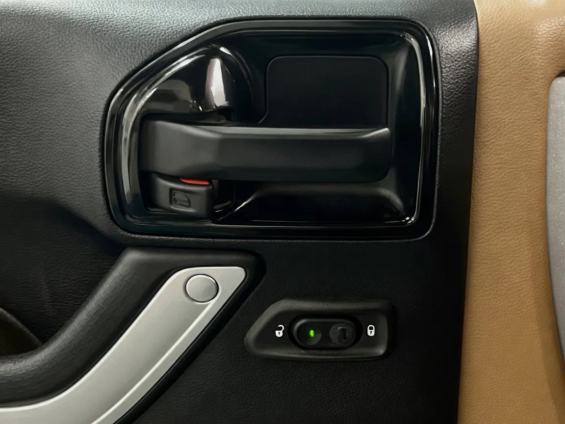 Jeep Wrangler photo 12