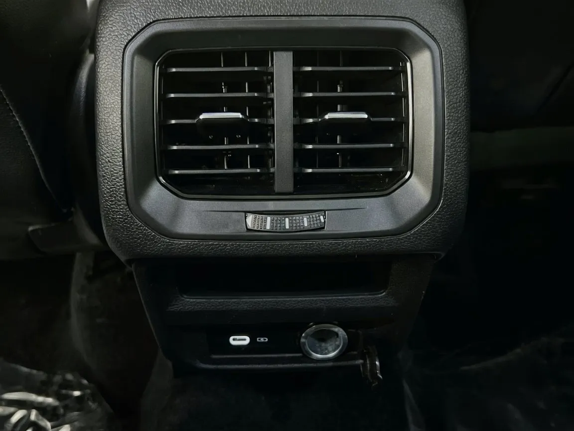 Volkswagen Tiguan photo 18