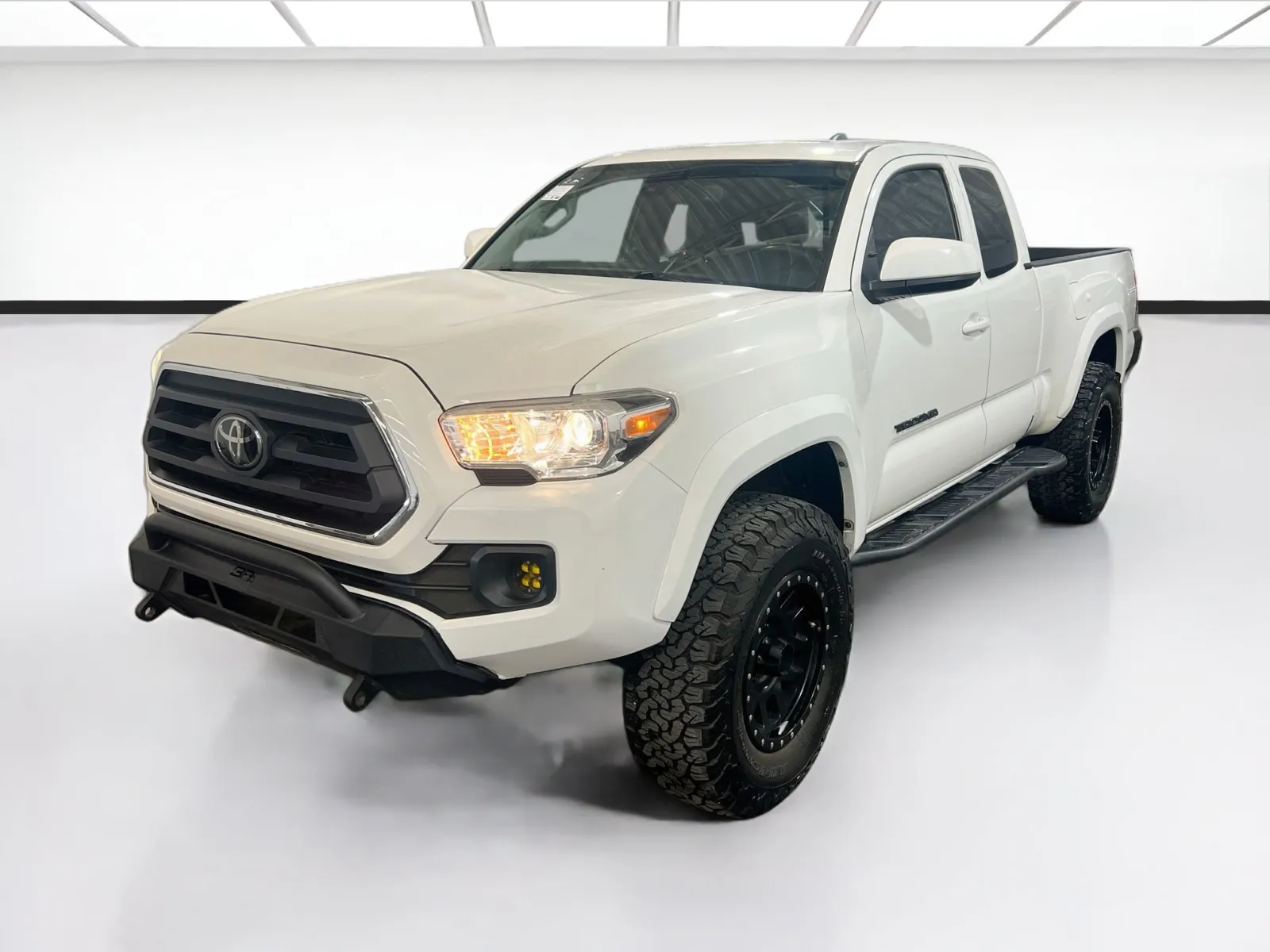 White 2021 Toyota Tacoma SR5 for sale in Chandler, AZ