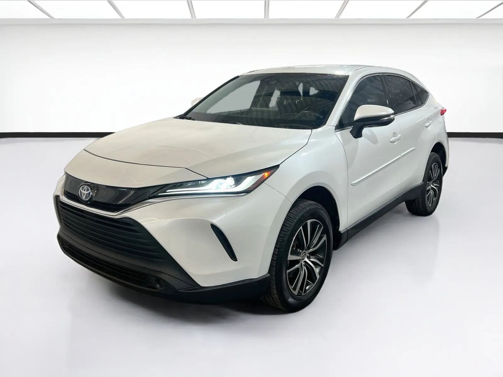 White 2024 Toyota Venza LE for sale in Chandler, AZ
