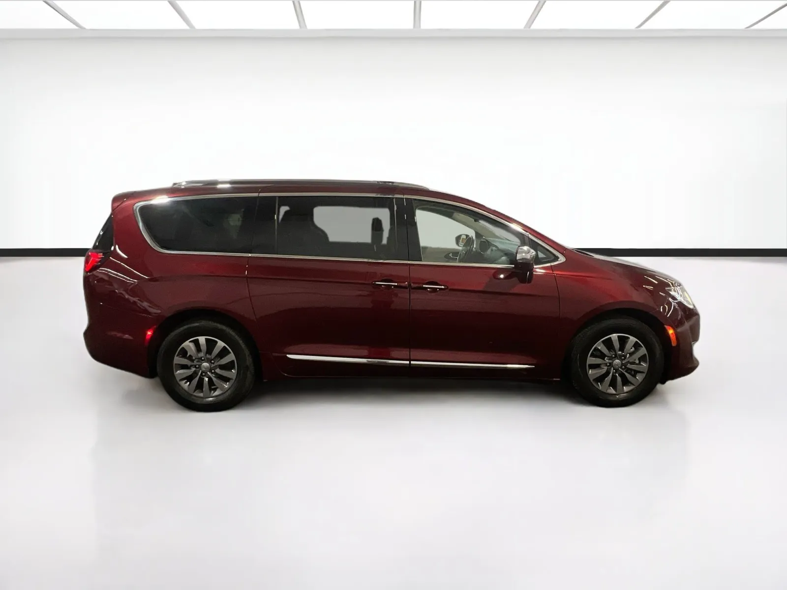 Chrysler Pacifica photo 26