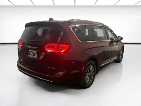 More photos of 2020 Chrysler Pacifica Hybrid Limited at STG Chandler, AZ