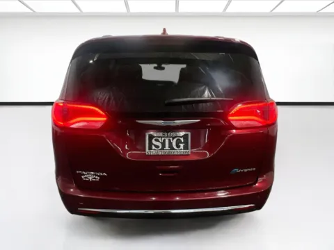 More photos of 2020 Chrysler Pacifica Hybrid Limited at STG Chandler, AZ