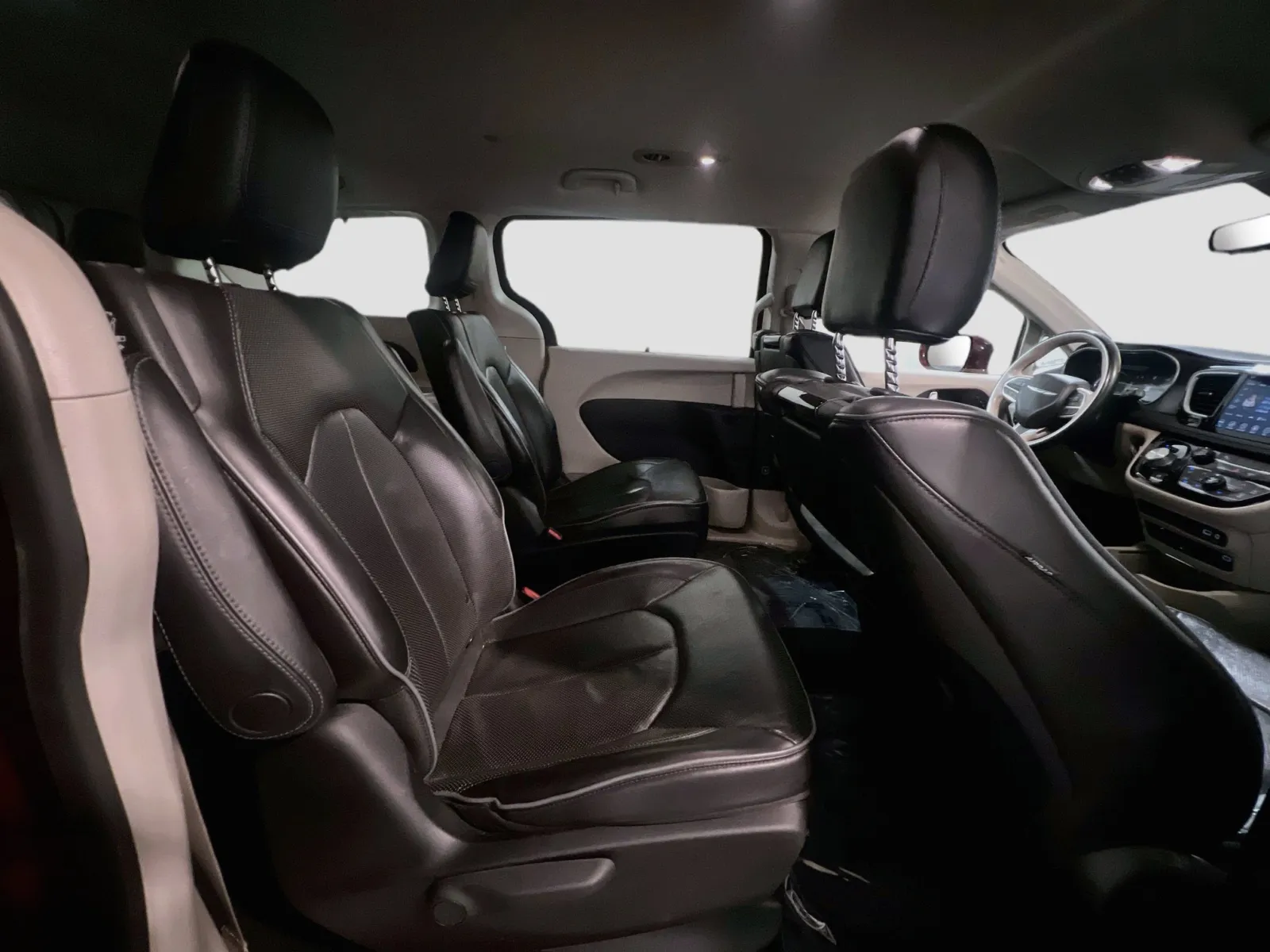 Chrysler Pacifica photo 21
