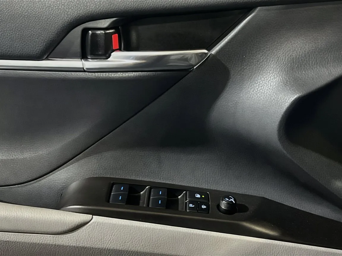 Toyota Camry photo 13