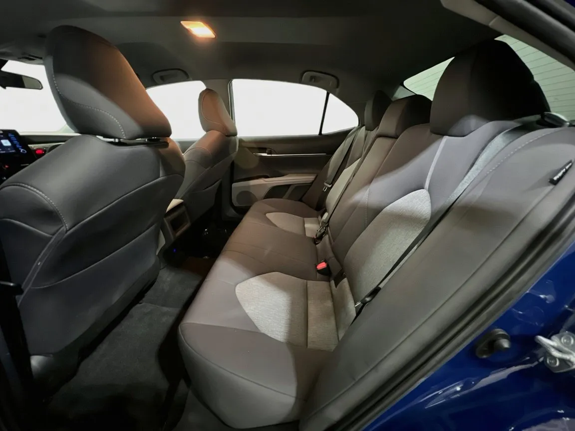 Toyota Camry photo 16