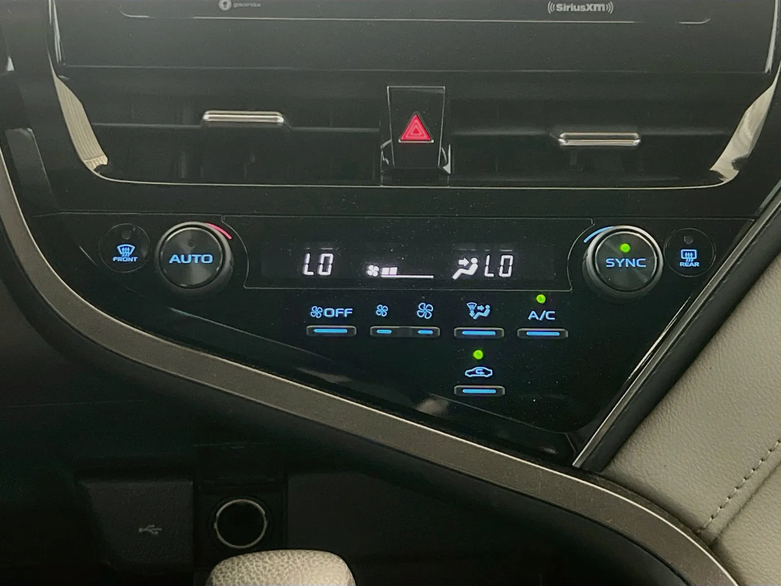 Toyota Camry photo 11