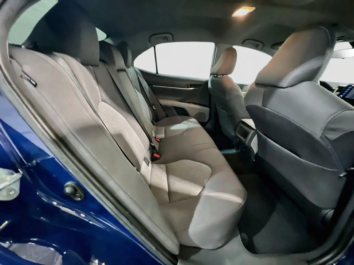 Toyota Camry photo 18