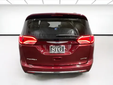 More photos of 2020 Chrysler Pacifica Limited at STG Chandler, AZ