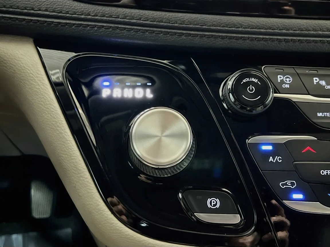 2020 Chrysler Pacifica Limited - Photo 13
