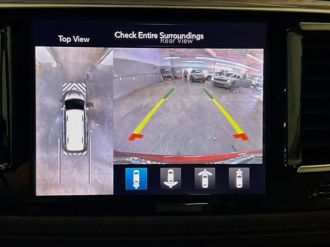 2020 Chrysler Pacifica Limited - Photo 10