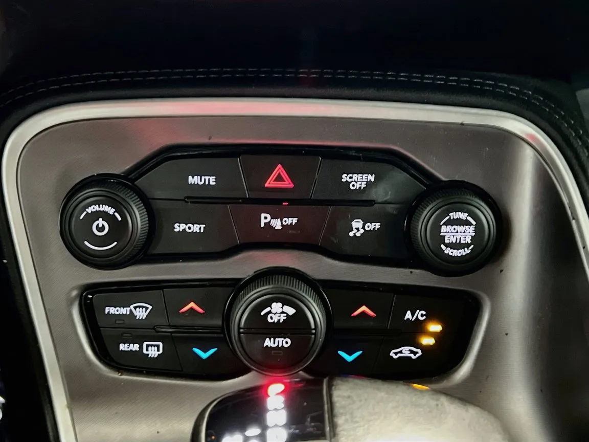 Dodge Challenger photo 12