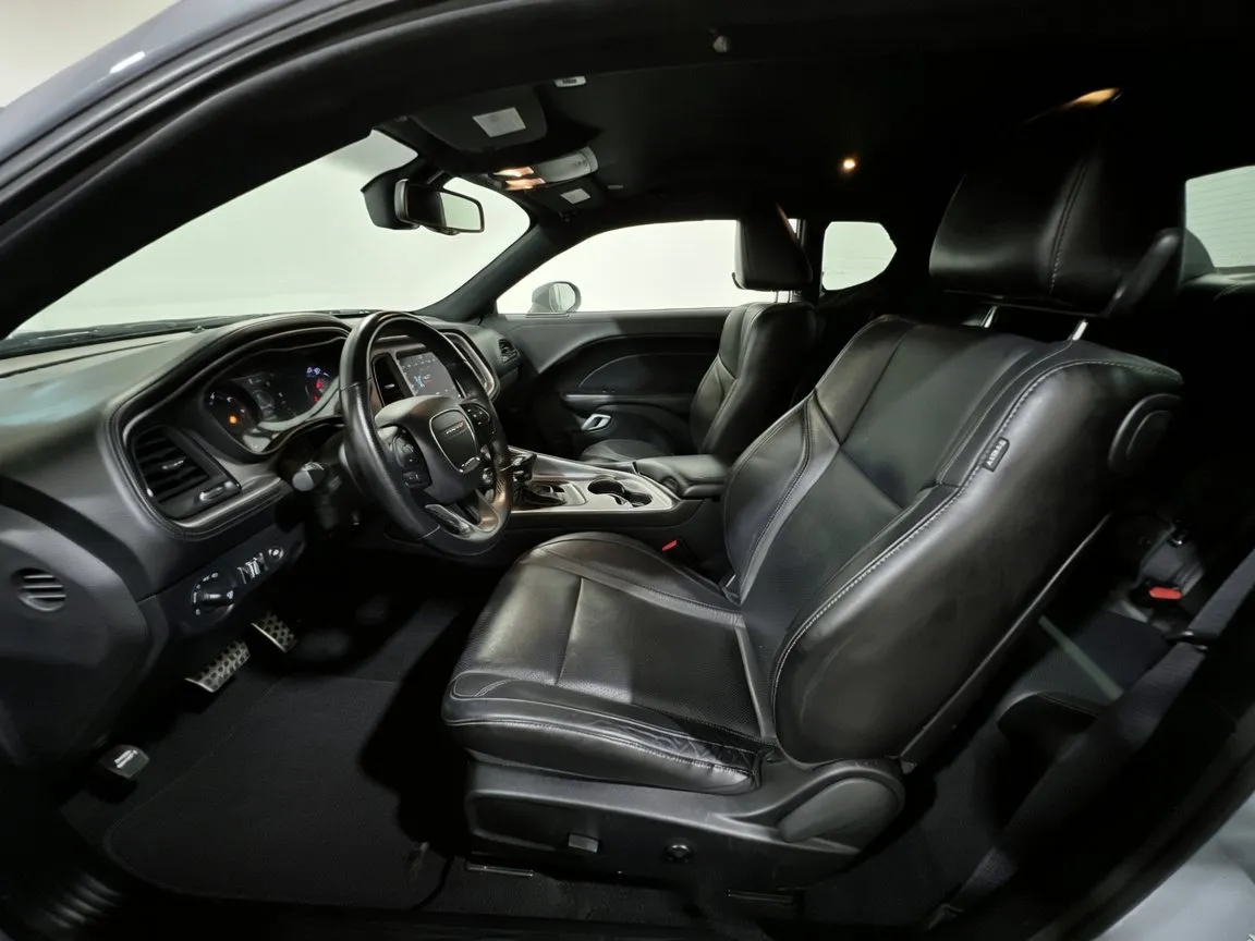 Dodge Challenger photo 16