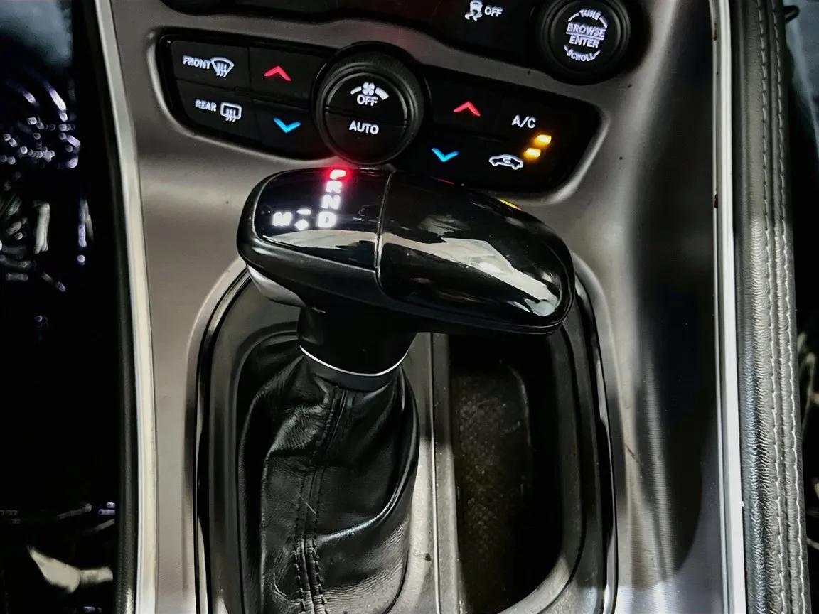Dodge Challenger photo 13