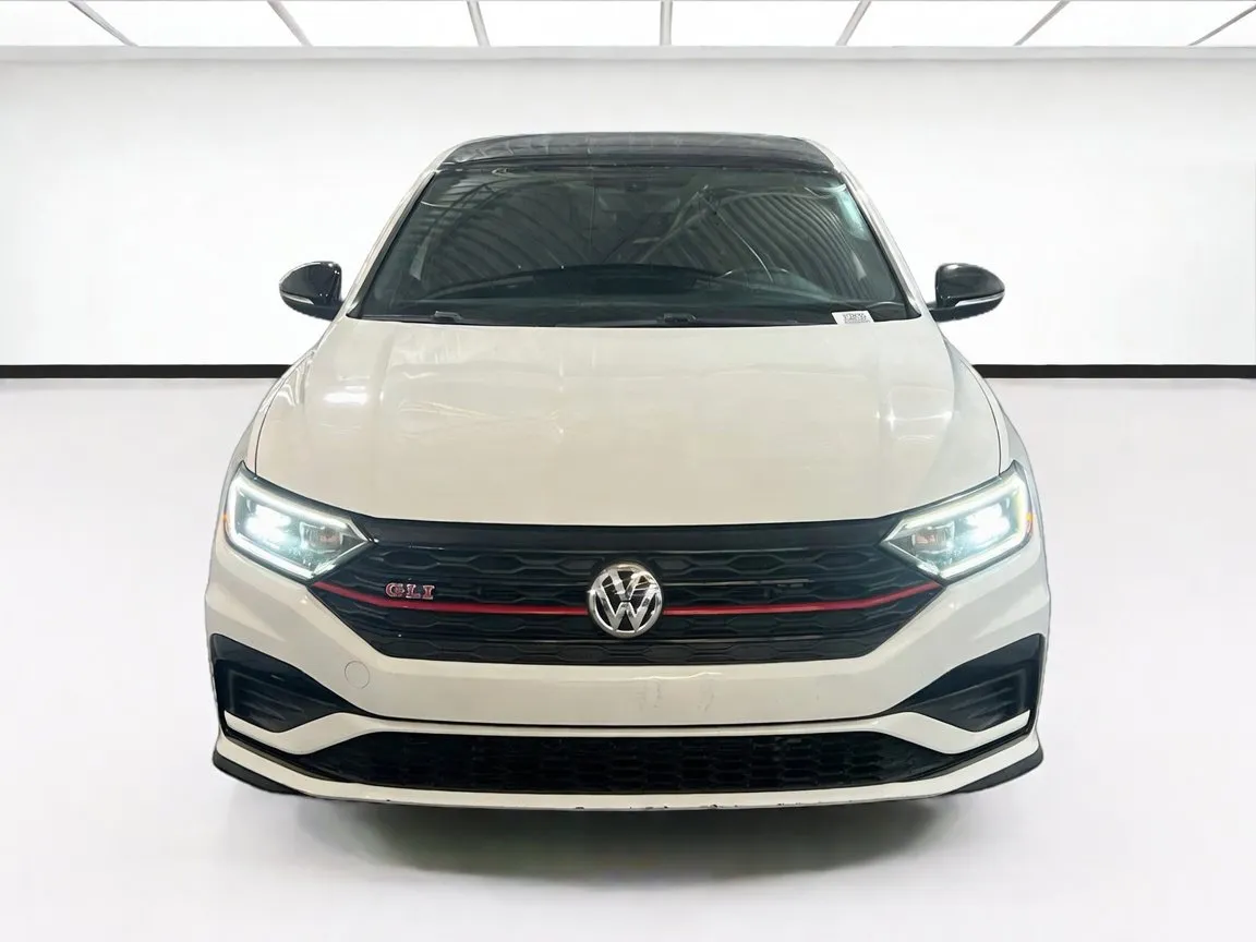 Volkswagen Jetta GLI photo 2