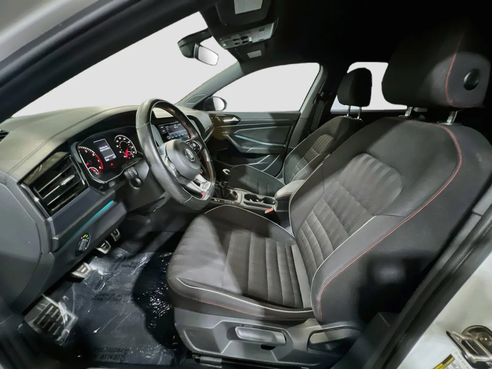 Volkswagen Jetta GLI photo 14