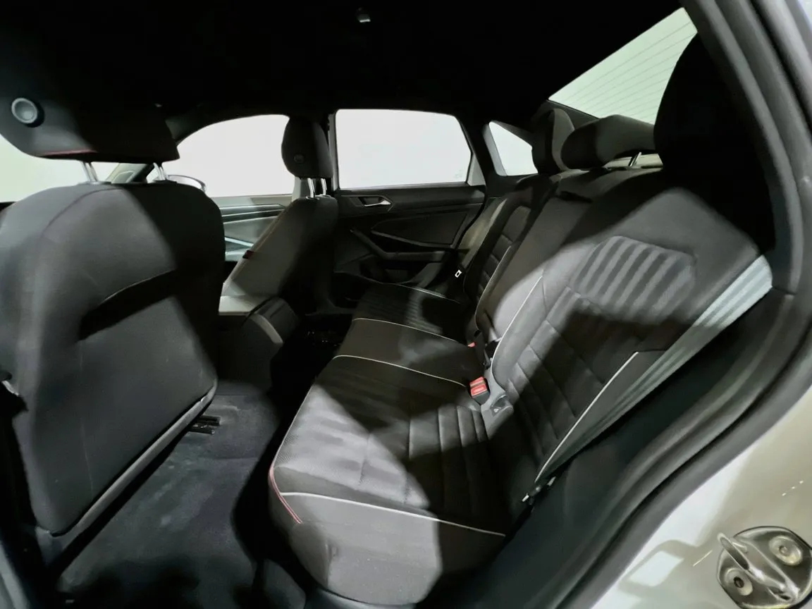 Volkswagen Jetta GLI photo 16