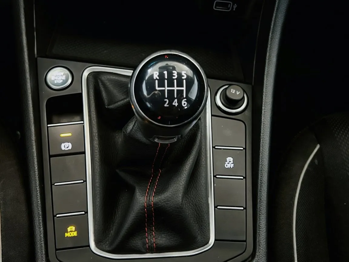 Volkswagen Jetta GLI photo 12