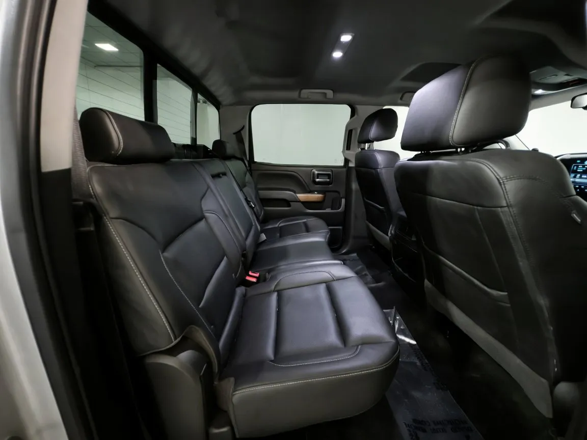 Chevrolet Silverado photo 19