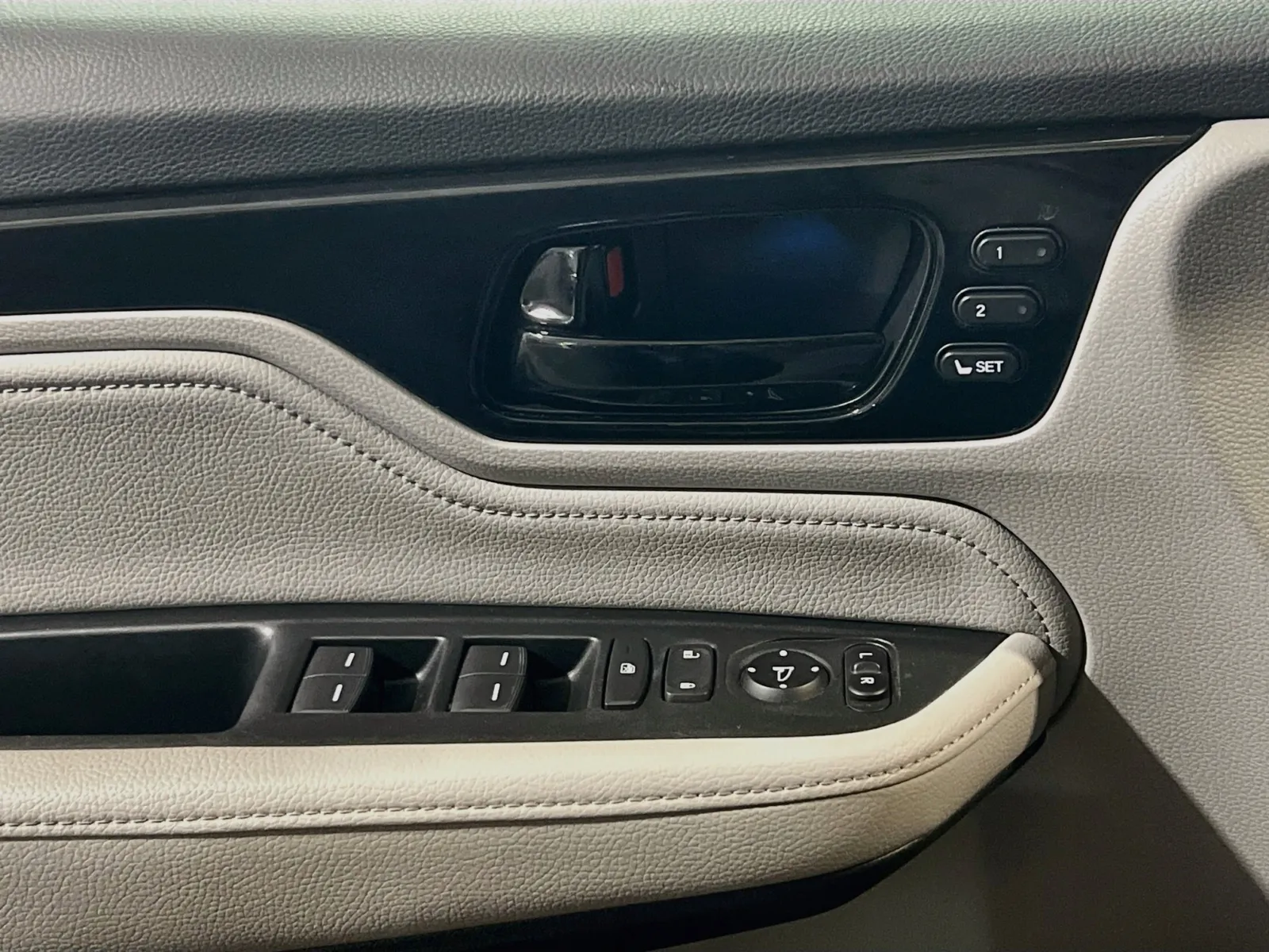 2022 Honda Odyssey Touring - Photo 14