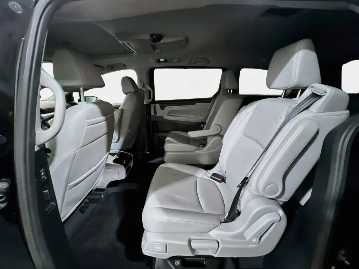 2022 Honda Odyssey Touring - Photo 18