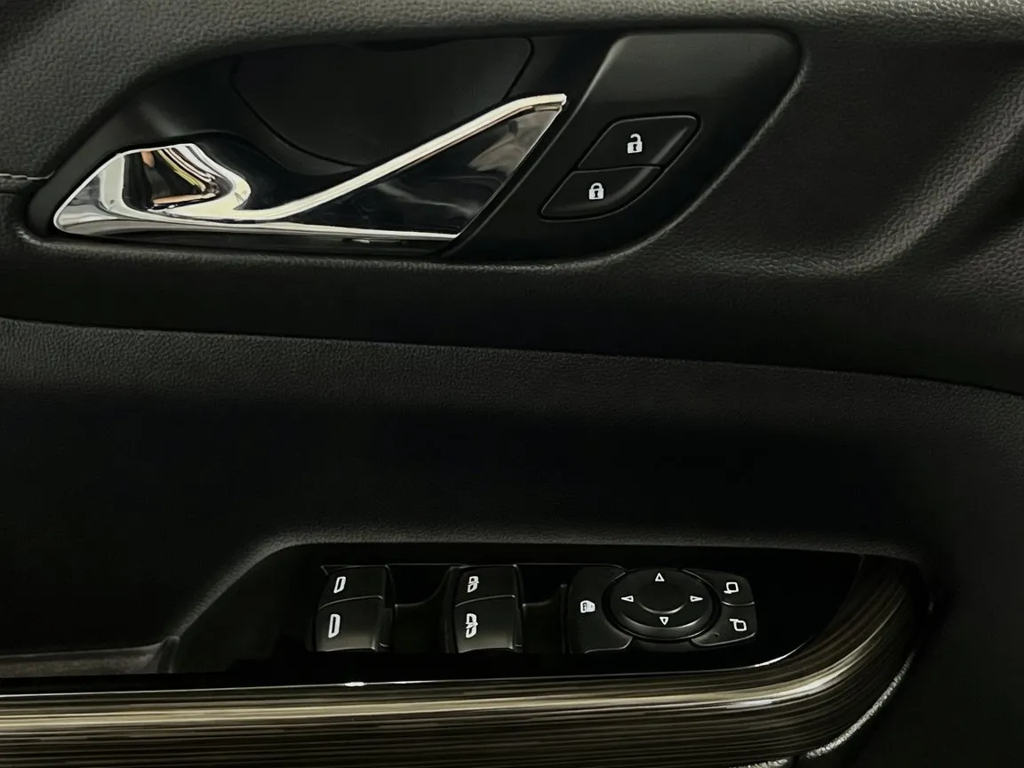 GMC Acadia photo 13