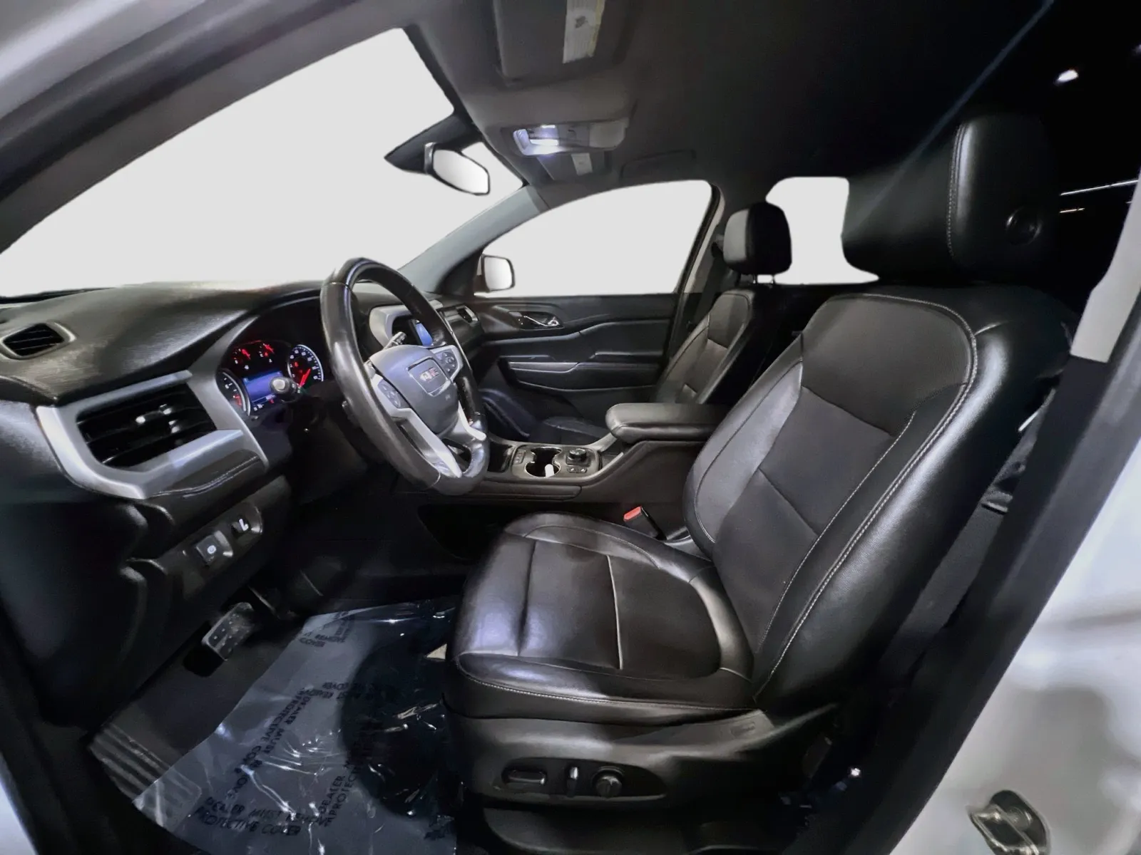 GMC Acadia photo 14