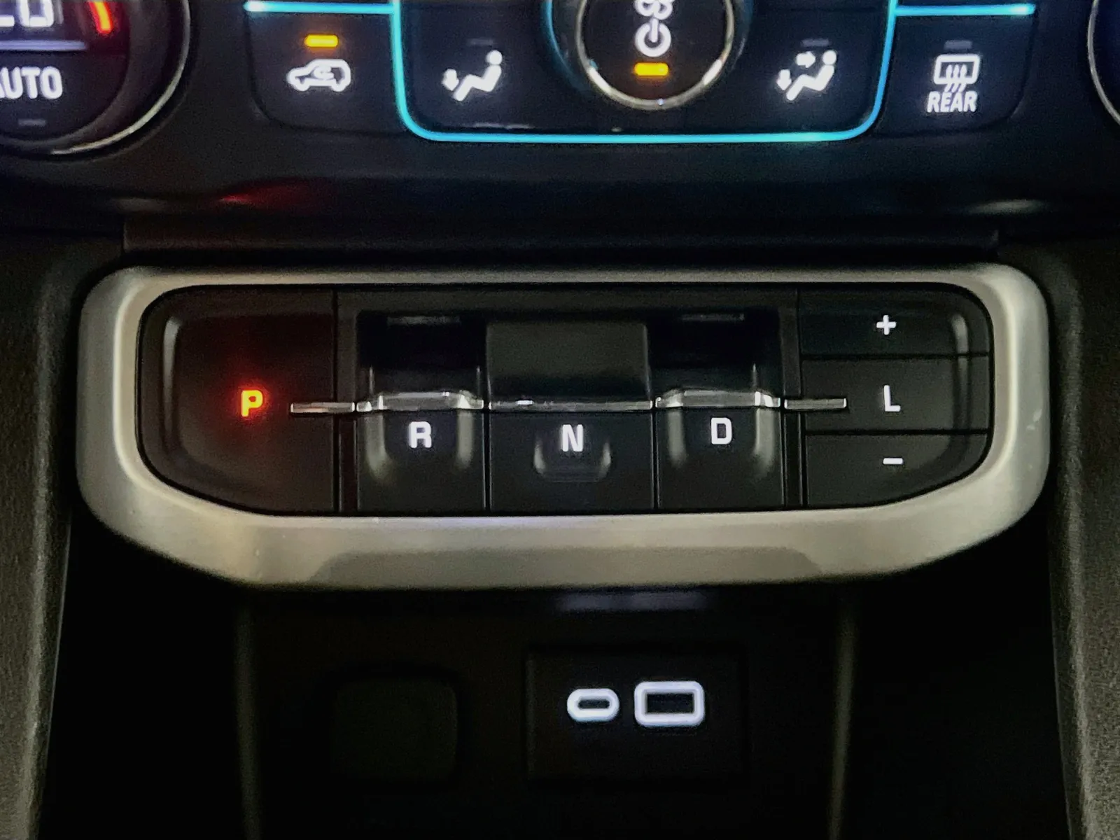 GMC Acadia photo 12