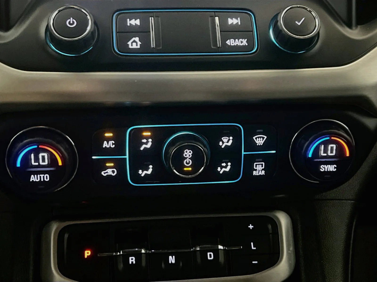 GMC Acadia photo 11