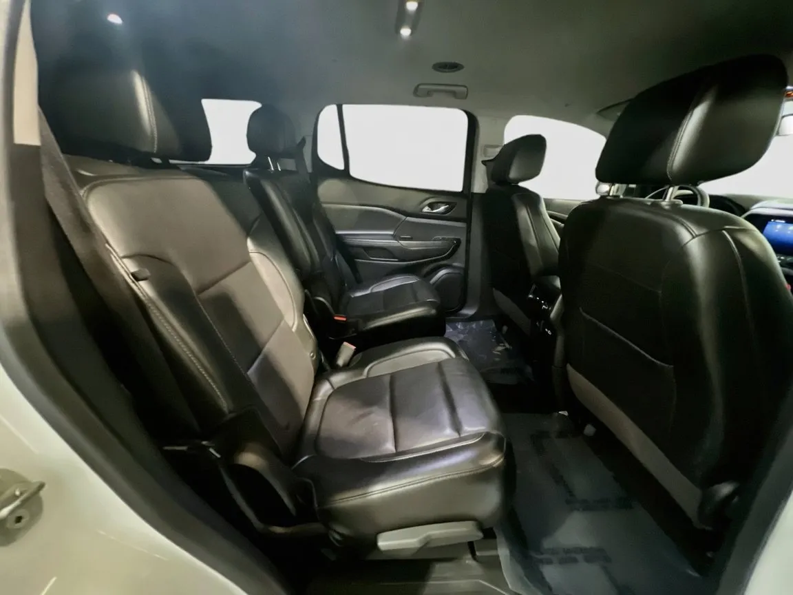 GMC Acadia photo 19