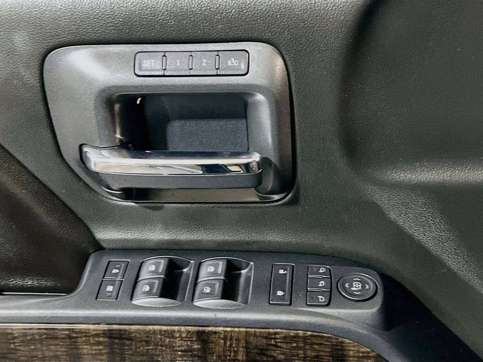 GMC Sierra photo 12
