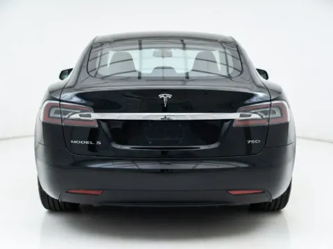 More photos of 2018 Tesla Model S 75D at STG Chandler, AZ