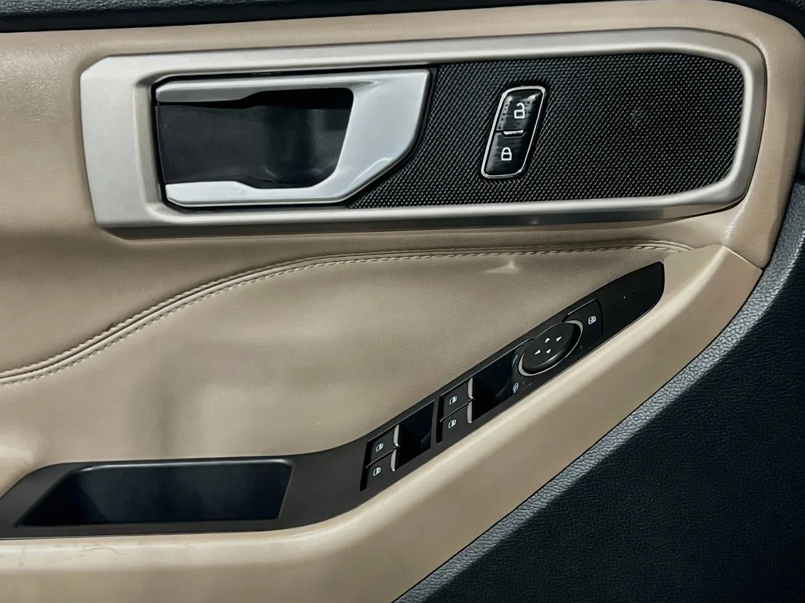 Ford Explorer photo 13
