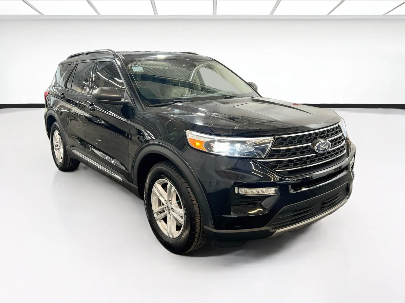 Ford Explorer photo 3